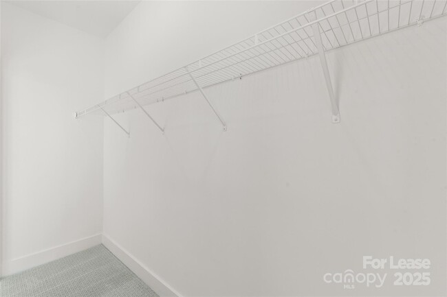 Building Photo - 425 Blairhill Rd