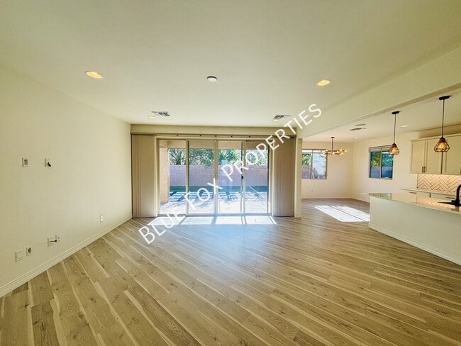 Building Photo - 8038 N Purple Aster Pl