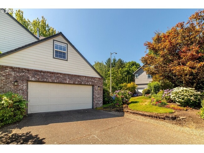 Building Photo - 5630 SW Kruse Ridge Dr