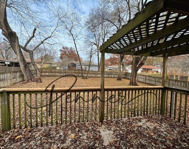 Building Photo - 101 SW Chicago St