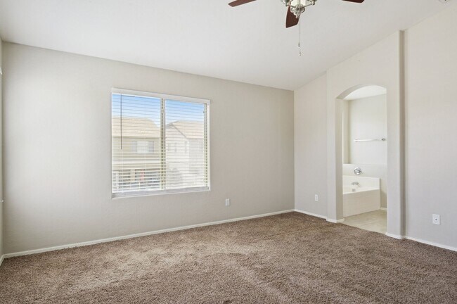 Building Photo - 2711 W Jasper Butte Dr