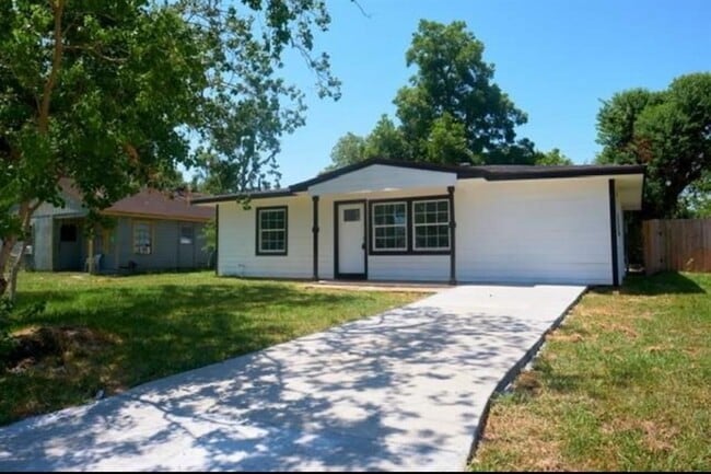 Primary Photo - 4934 Burma Rd