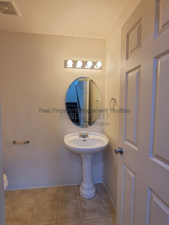 Building Photo - 7606 Quadra Dr