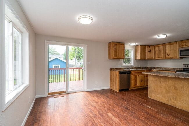 Building Photo - Recently Updated Single Family Home Available