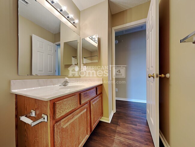 Building Photo - 720 Burr Oak Drive