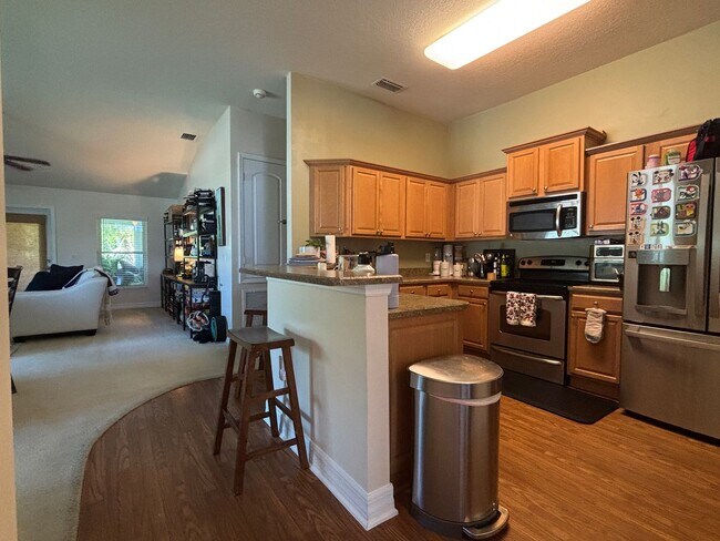 Building Photo - 4 BR 2 BA Annual Rental in Gated community...