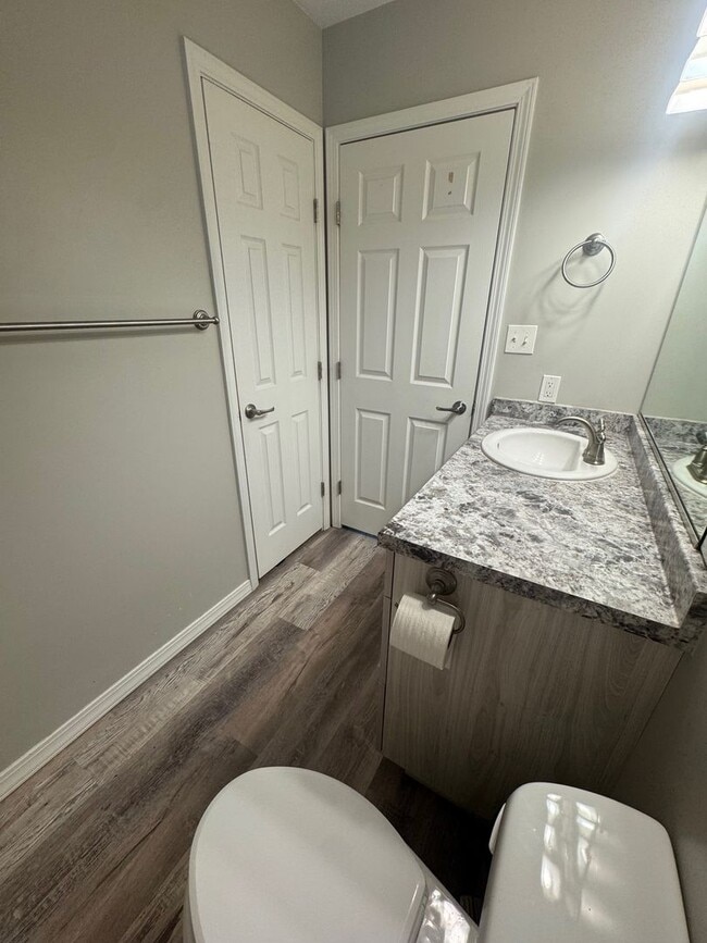 Building Photo - 2 Bedroom - 1 bath apartment