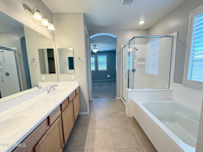 Building Photo - 15170 W Pierce St