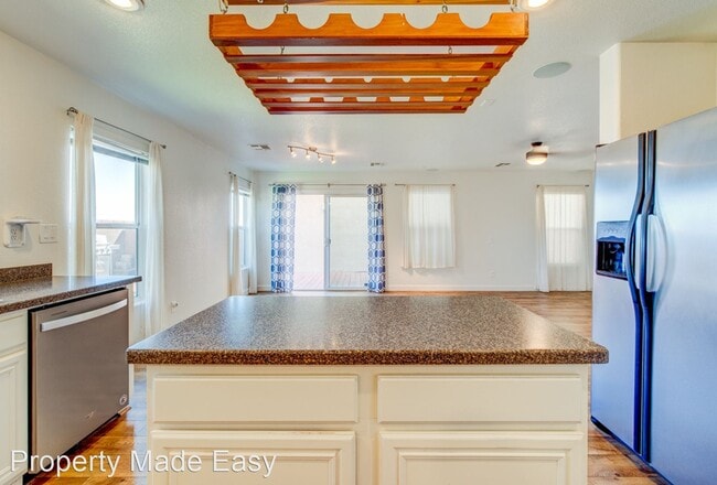 Building Photo - 3 br, 2.5 bath House - 516 Beckton Park Ave