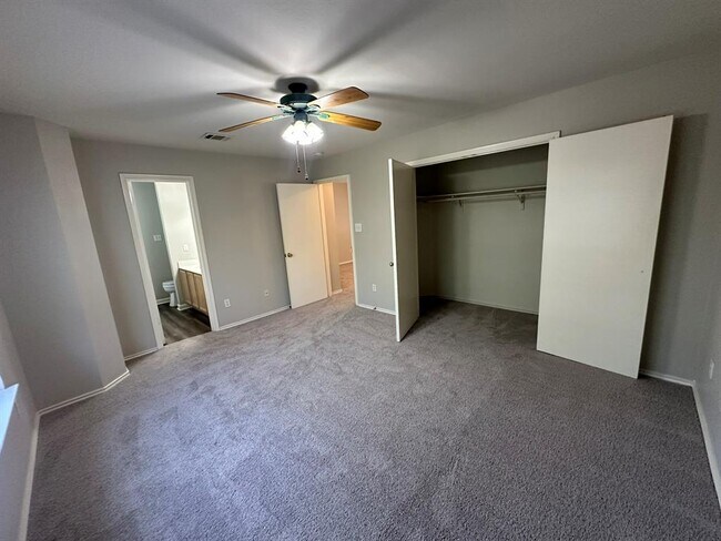 Building Photo - 1917 White Oak Cir