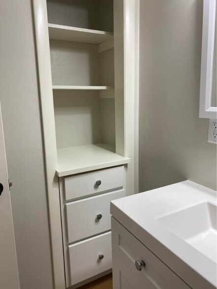 Building Photo - 106 Burnell Dr