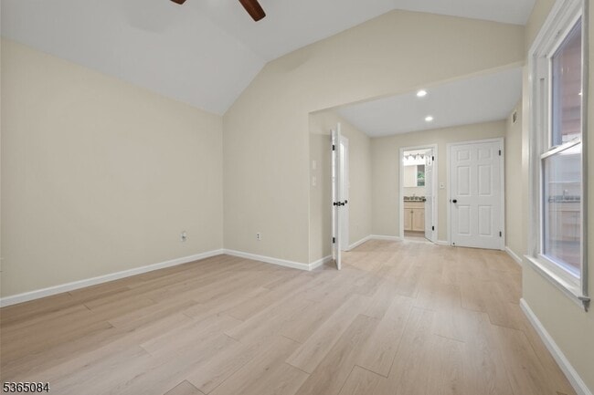 Building Photo - 52 Arthurs Ct