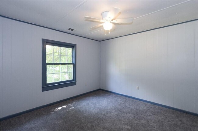Building Photo - 504 Ash Ln