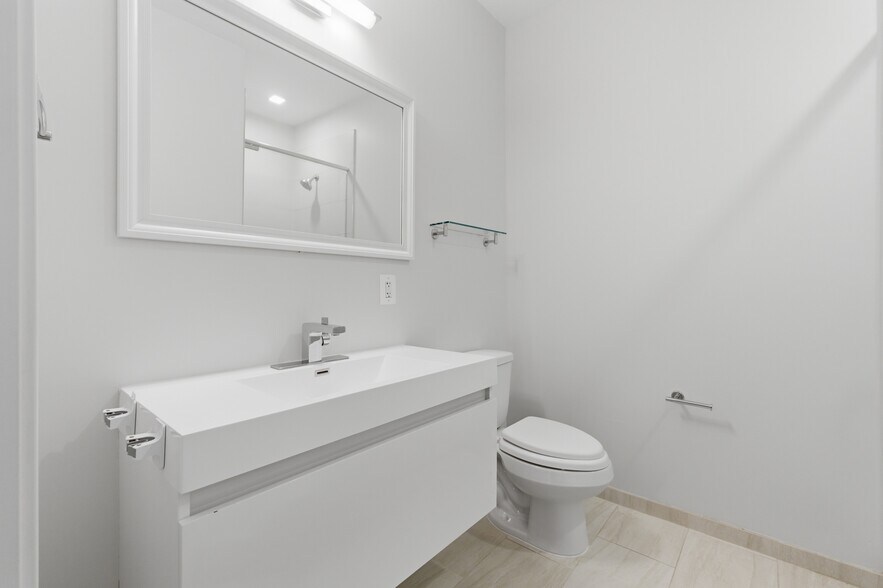 Building Photo - 989 S Buchanan St