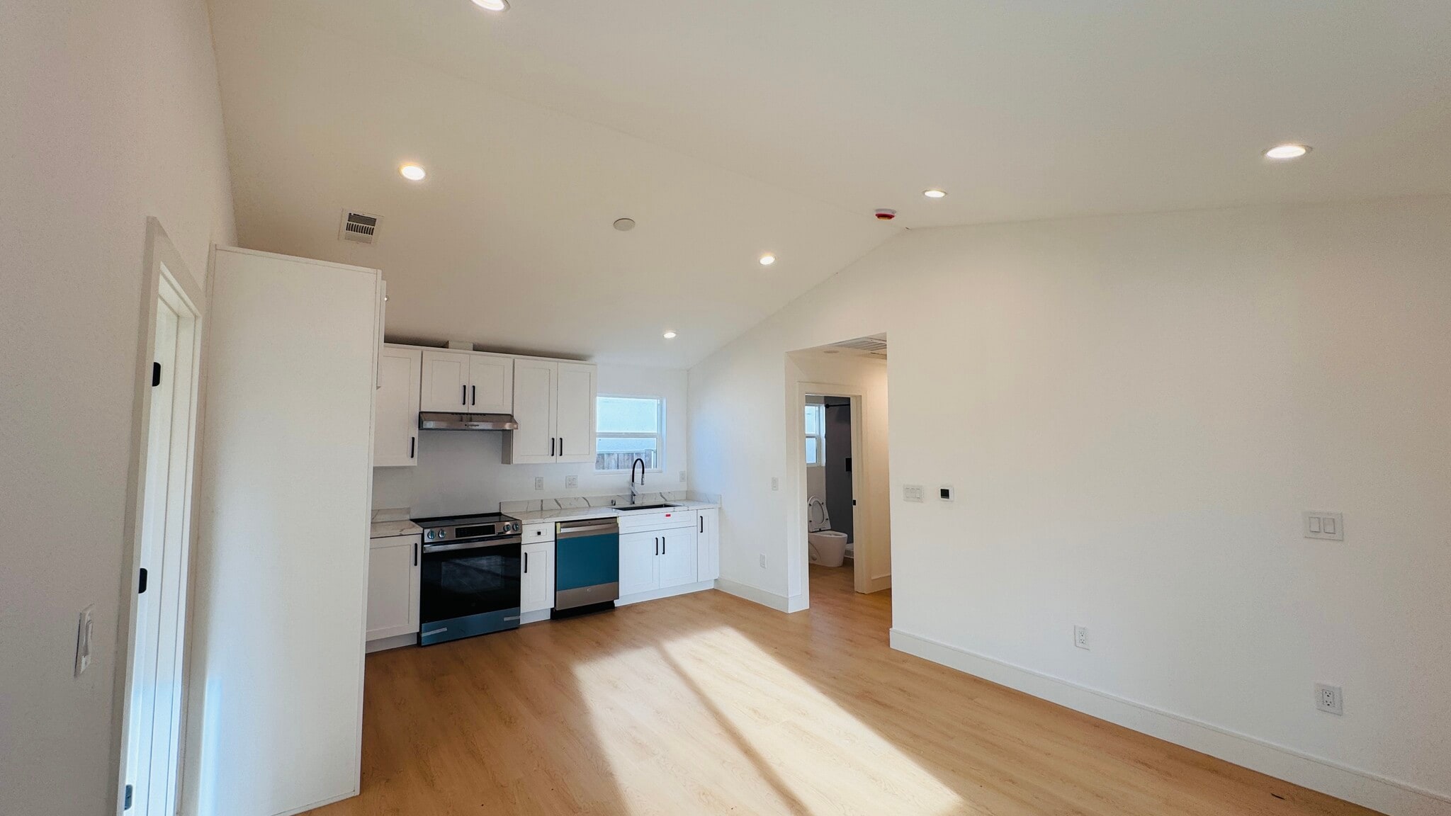 Building Photo - 374 S 21st St