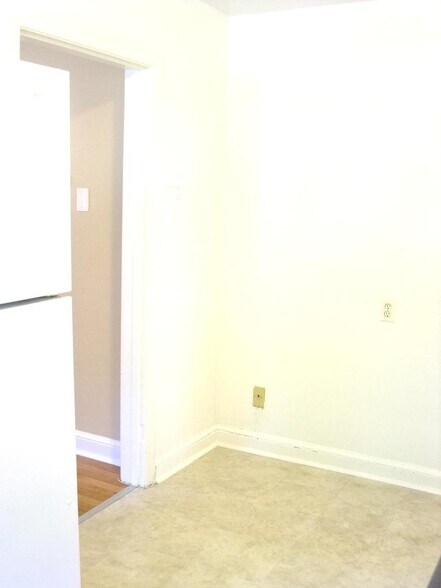 Building Photo - 8401 Greenwood Ave