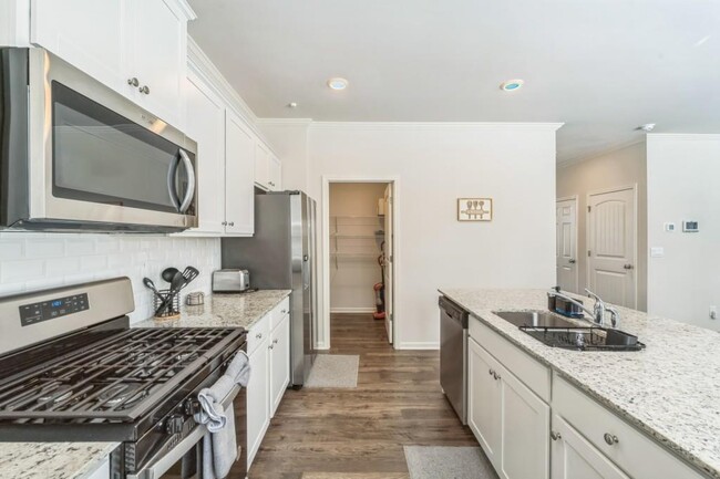 Building Photo - 7595 Jennadee Dr
