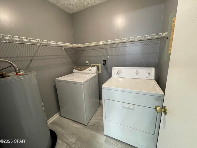 Building Photo - 132 Parker Village Cir