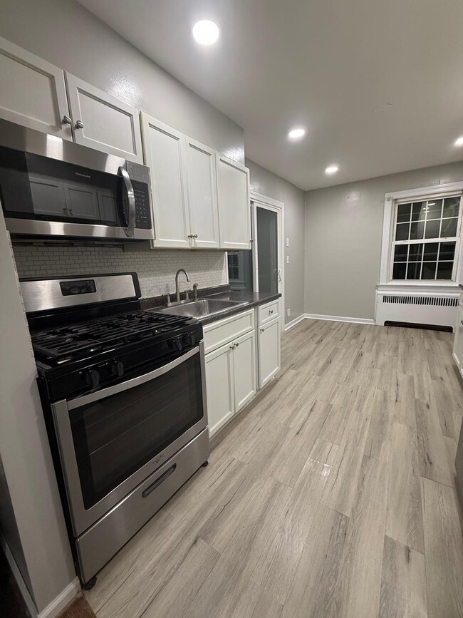 Building Photo - 1720 Burnet Ave