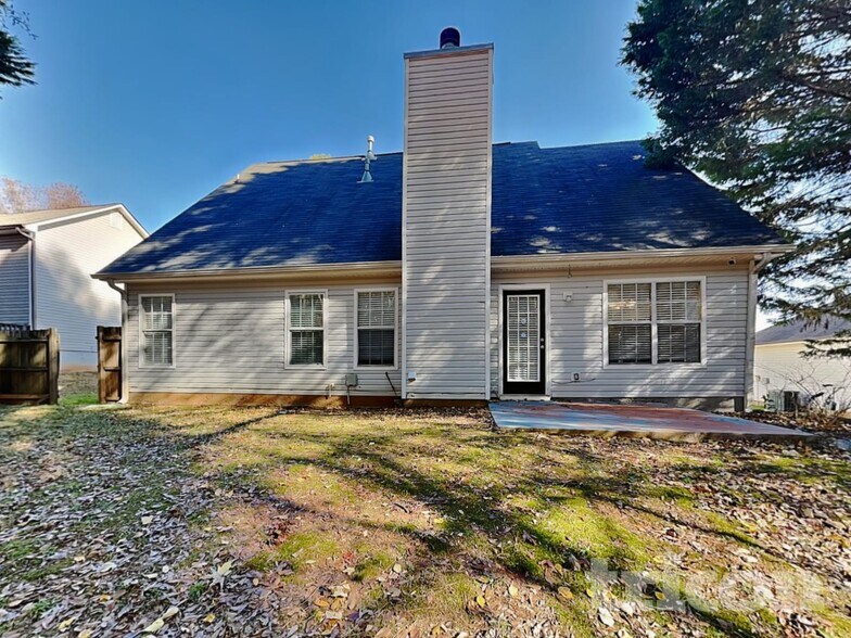 Building Photo - 266 Summer Hill Cir