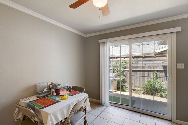 Building Photo - Charming 2 Bedroom Duplex with Private Backyard & Garage!