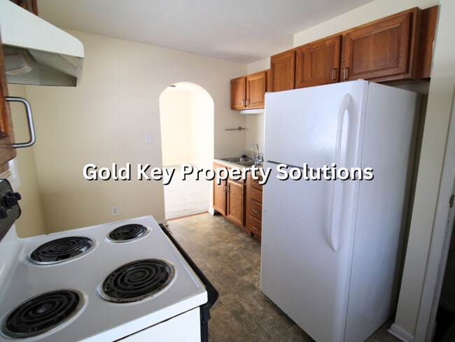 Building Photo - MUNCIE 3 BR 1 BA House with Carport and Large Yard (SECTION 8 APPROVED)