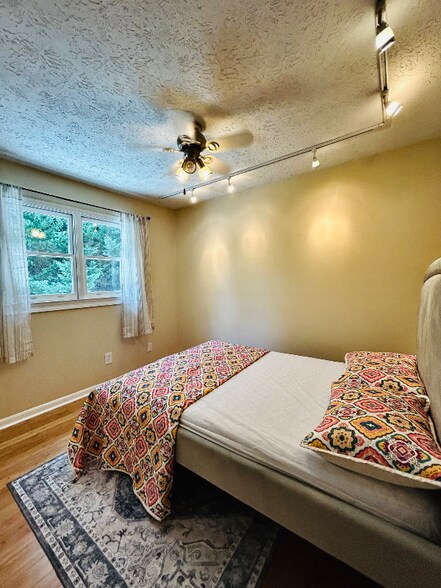 Building Photo - 1071 Standard Dr NE