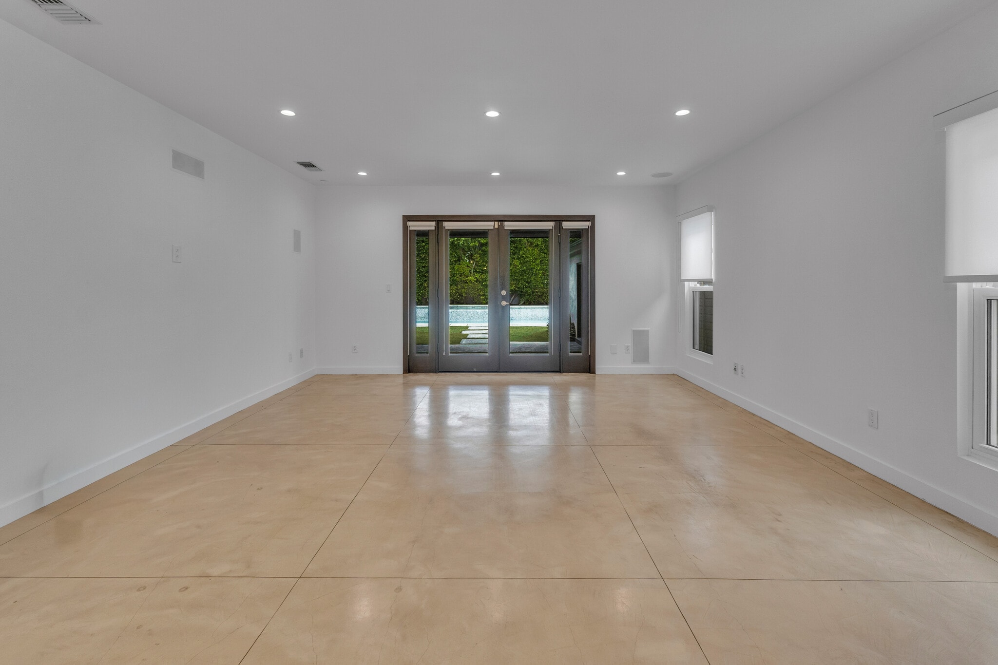 Building Photo - 4925 Nagle Ave