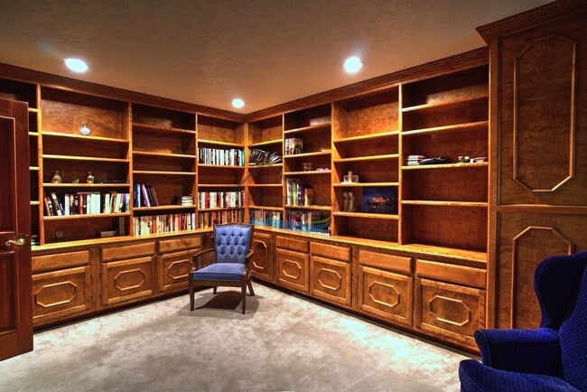 Building Photo - Move-in Special: $500 Off First Month’s Re...