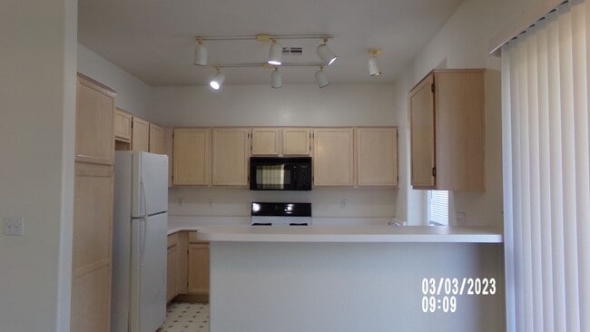 Building Photo - PUEBLO SANTA FE CONDO! FANTASTIC 2 BEDROOM...