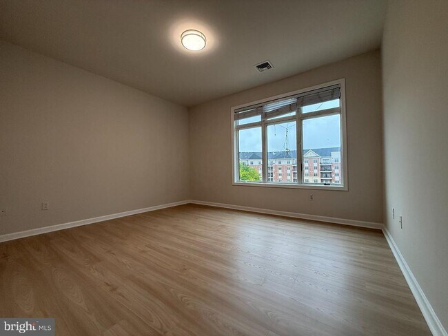 Building Photo - 407 Carson Terrace