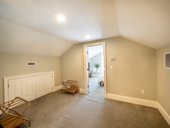 Building Photo - 38 Troy Ln