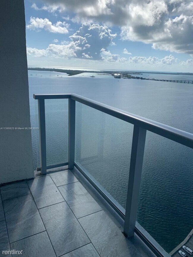 Building Photo - 2 br, 2 bath Condo - 1155 Brickell Bay Dr