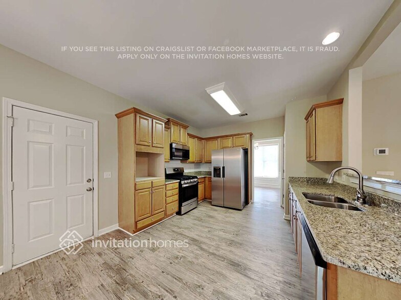 Building Photo - 8920 Watersedge Ct
