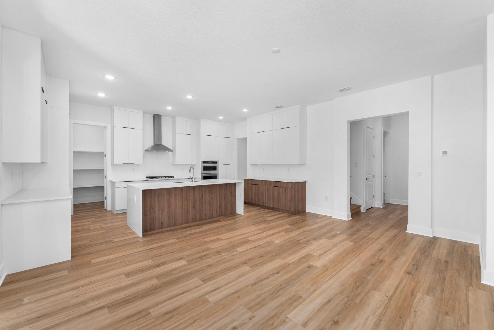 Building Photo - 6622 Summit View Dr