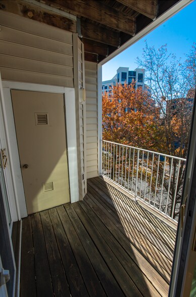 Building Photo - 1645 International Dr