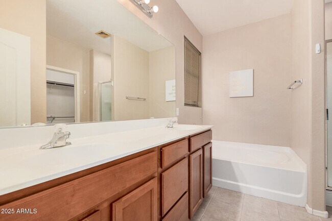 Building Photo - 298 E Diamond Trail