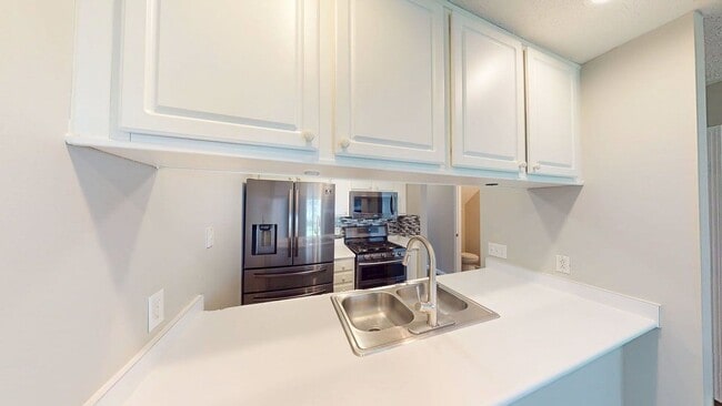 Building Photo - 6752 Lagrange Dr