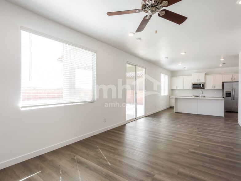 Building Photo - 25796 N 185th Ave