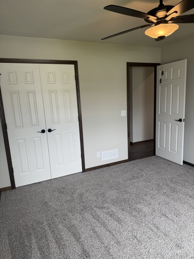 Building Photo - 120 W Ida Ln
