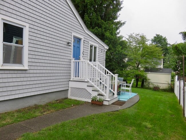 Building Photo - 10 Samoset Ln