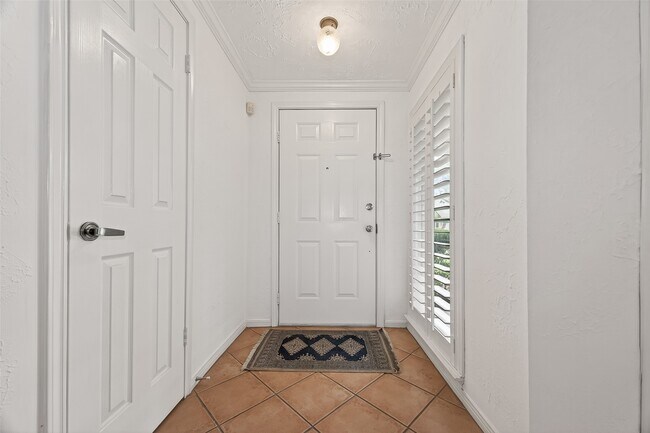 Building Photo - 3306 S Greenpark Dr