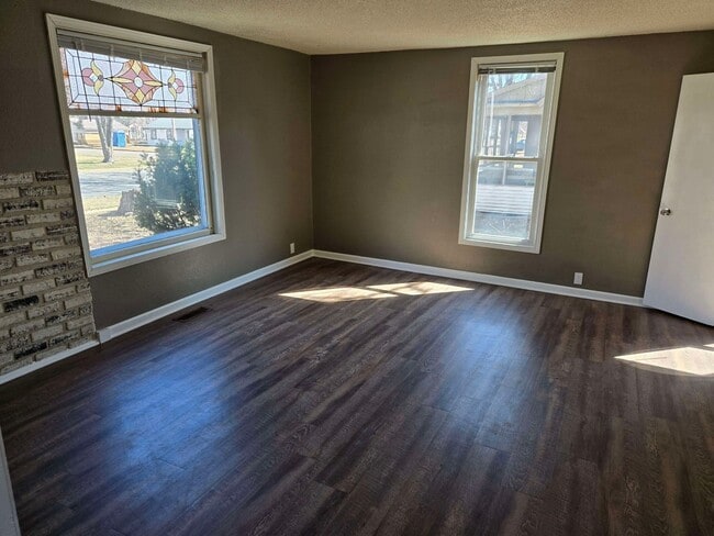 Building Photo - 1211 Garfield Ave