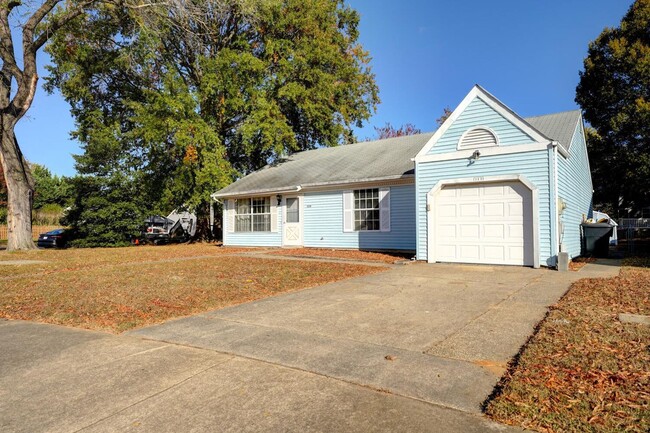 Building Photo - **Charming Ranch-Style 2-Bedroom Home with...