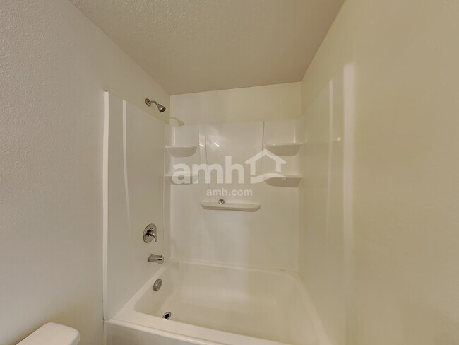 Building Photo - 823 Chatham Walk Dr