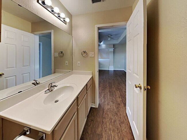 Building Photo - No Application Fee* *$500 off first months...