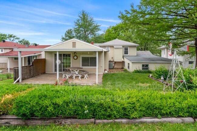Building Photo - 7809 NE San Rafael Dr