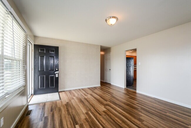 Building Photo - 760 Hazelvalley Dr