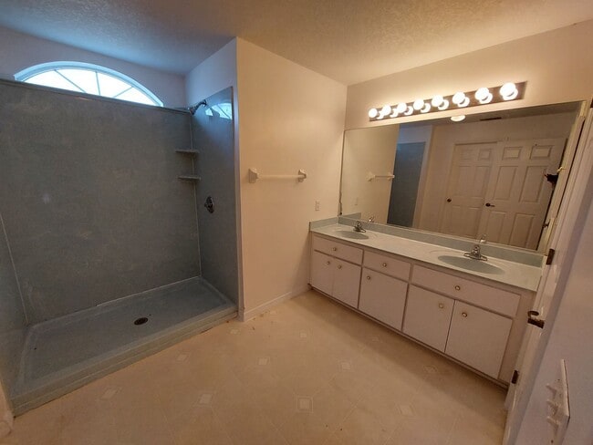 Building Photo - 8206 SW 135th Street Rd