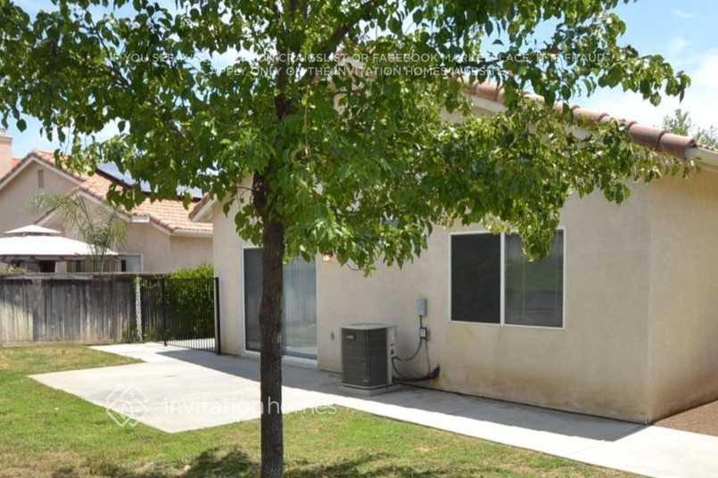 Building Photo - 40057 Daphne Dr